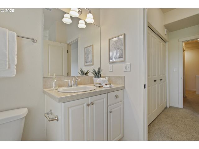 8656 Ne DELAMERE Way, Hillsboro, OR 97006