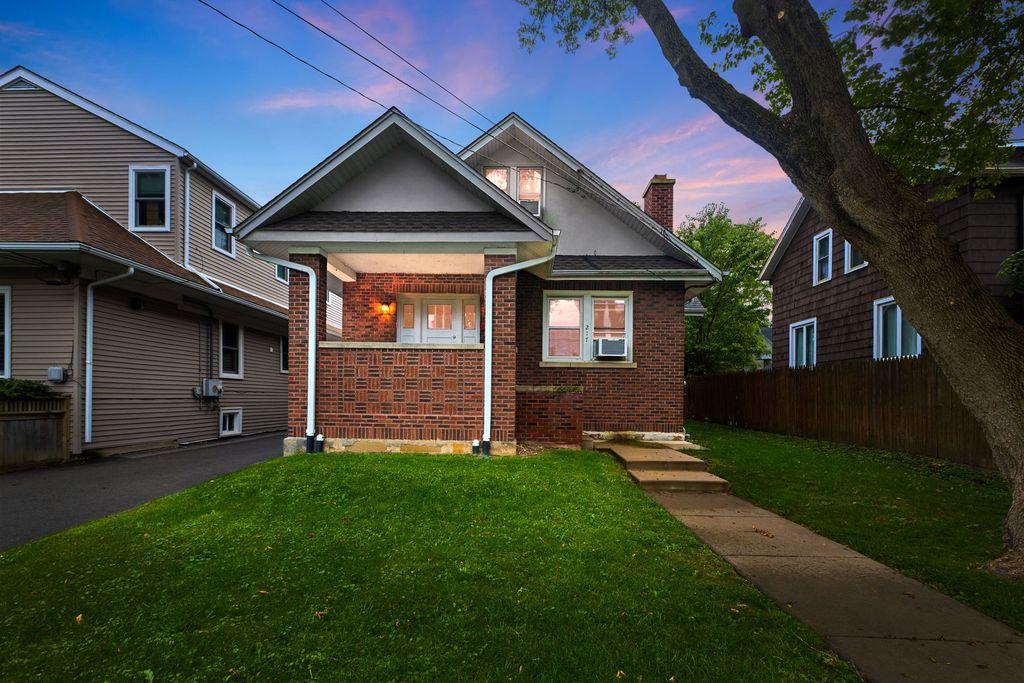 217 Highwood Avenue 1A, Highwood, IL 60040