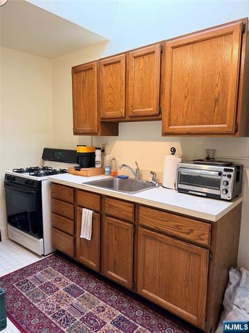 13 SHERIDAN Avenue, Ho-ho-kus, NJ 07423