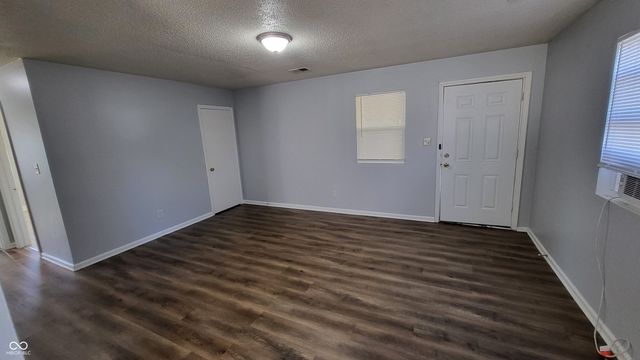 6149 Commodore Drive, Indianapolis, IN 46219