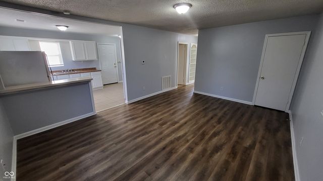 6149 Commodore Drive, Indianapolis, IN 46219