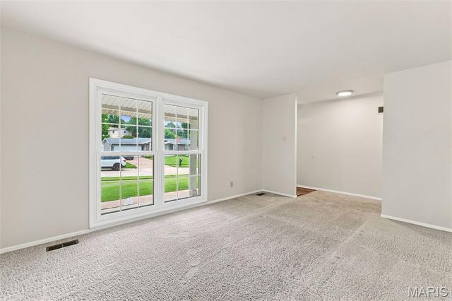 1448 La Cerros Lane, Florissant, MO 63031