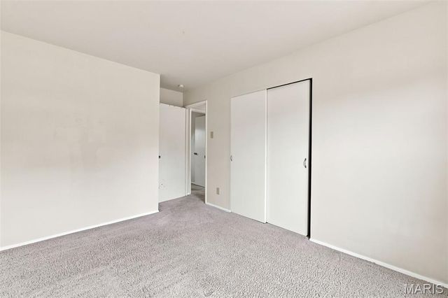 1448 La Cerros Lane, Florissant, MO 63031