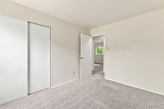 1448 La Cerros Lane, Florissant, MO 63031
