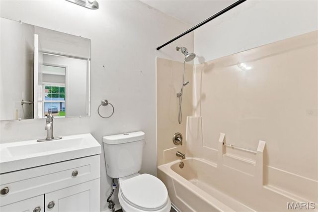 1448 La Cerros Lane, Florissant, MO 63031