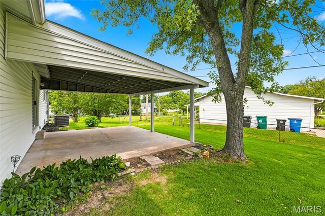 1448 La Cerros Lane, Florissant, MO 63031