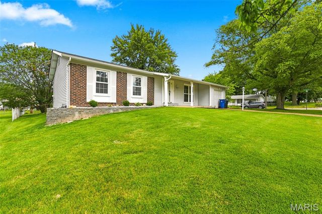 1448 La Cerros Lane, Florissant, MO 63031