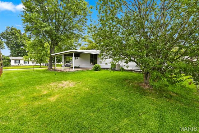 1448 La Cerros Lane, Florissant, MO 63031