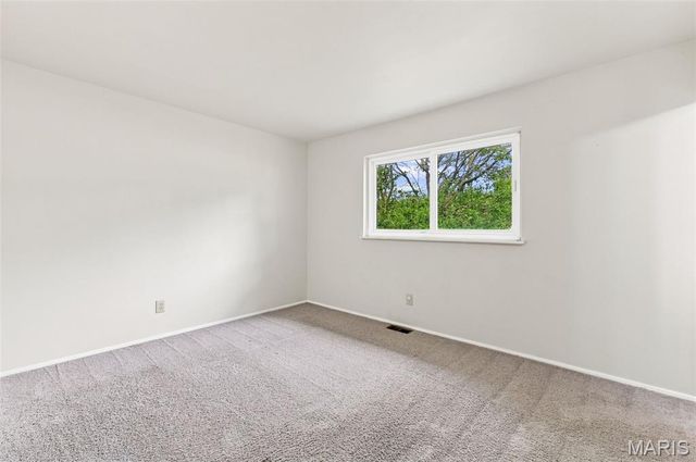 1448 La Cerros Lane, Florissant, MO 63031