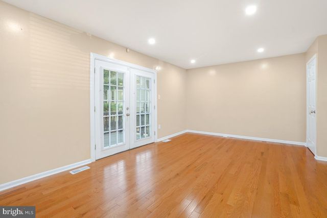 8 ALMANAC CT, Burtonsville, MD 20866