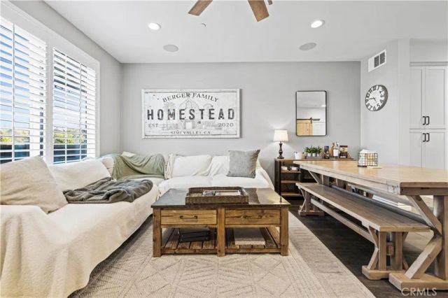 212 Red Brick 3, Simi Valley, CA 93065