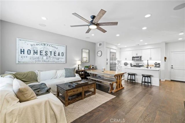 212 Red Brick 3, Simi Valley, CA 93065