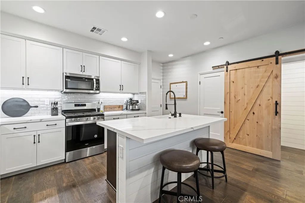 212 Red Brick 3, Simi Valley, CA 93065