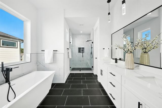 1913 Hoskins Drive D, Houston, TX 77080