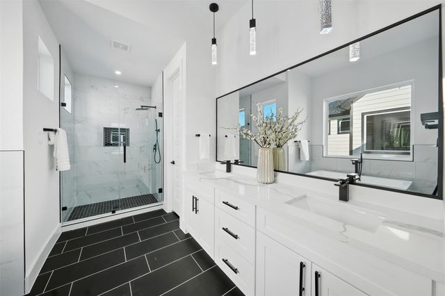 1913 Hoskins Drive D, Houston, TX 77080