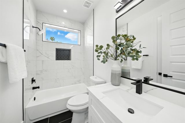 1913 Hoskins Drive D, Houston, TX 77080