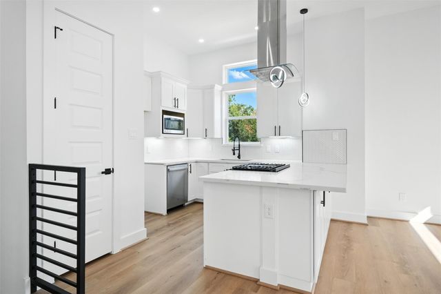 1913 Hoskins Drive D, Houston, TX 77080