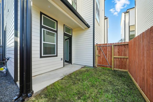 1913 Hoskins Drive D, Houston, TX 77080