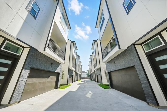 1913 Hoskins Drive D, Houston, TX 77080