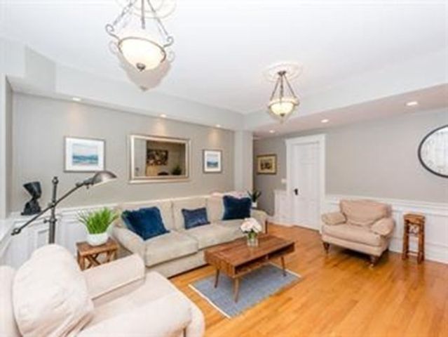 137 Marlborough St 1, Boston, MA 02116