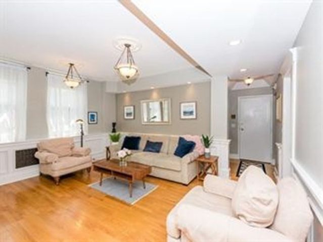 137 Marlborough St 1, Boston, MA 02116