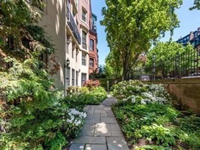 137 Marlborough St 1, Boston, MA 02116