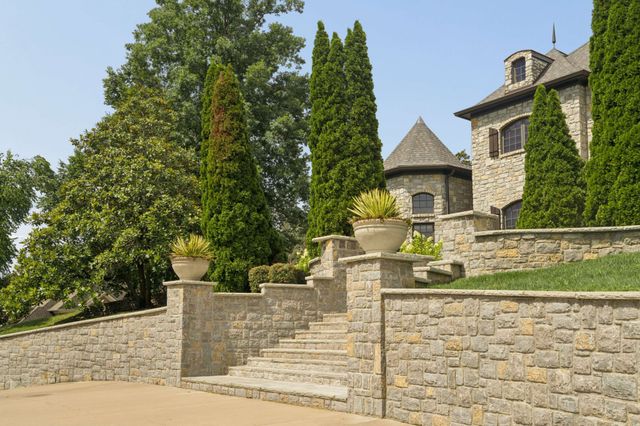 1008 Monroe Ln, Brentwood, TN 37027