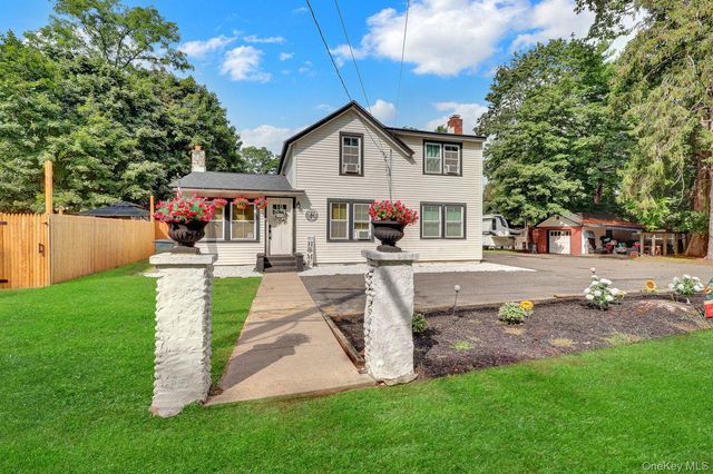 7 Mooney Pond Road, Coram, NY 11727