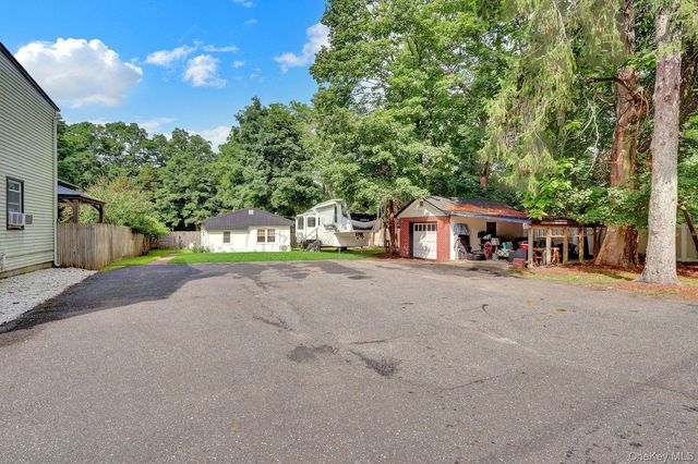 7 Mooney Pond Road, Coram, NY 11727