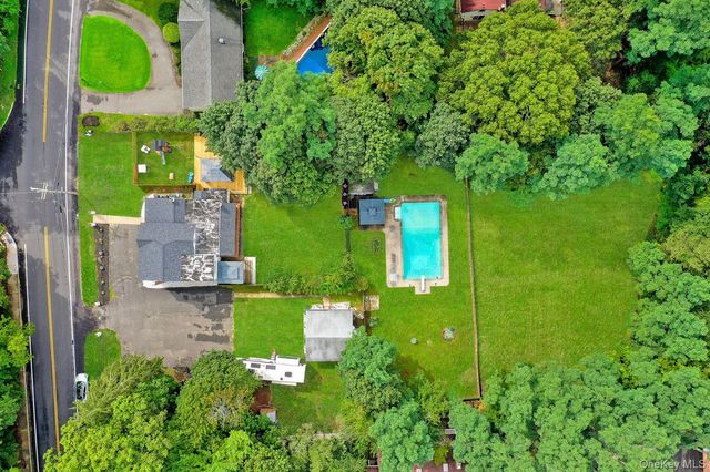 7 Mooney Pond Road, Coram, NY 11727