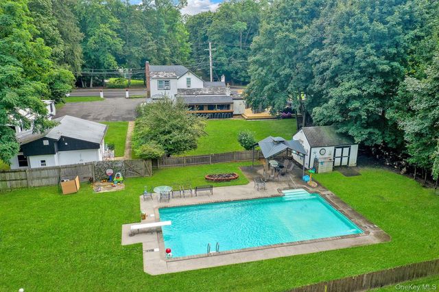 7 Mooney Pond Road, Coram, NY 11727