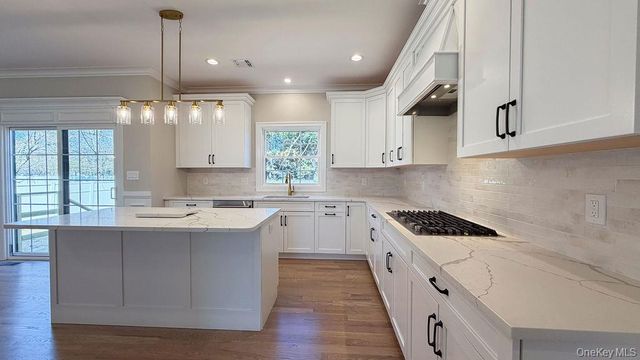 3421 Hawthorne Drive N, Wantagh, NY 11793