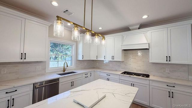 3421 Hawthorne Drive N, Wantagh, NY 11793