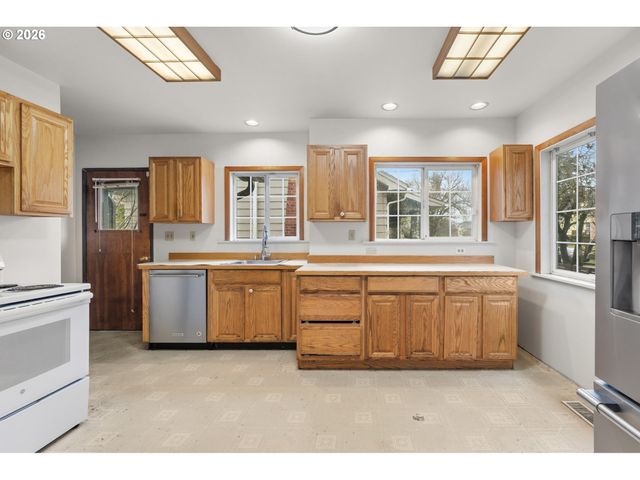 1415 N RUSSET St, Portland, OR 97217