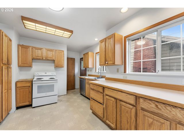 1415 N RUSSET St, Portland, OR 97217