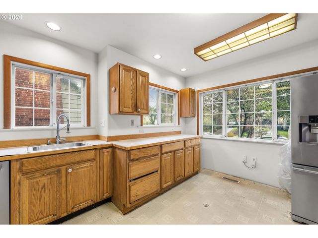 1415 N RUSSET St, Portland, OR 97217