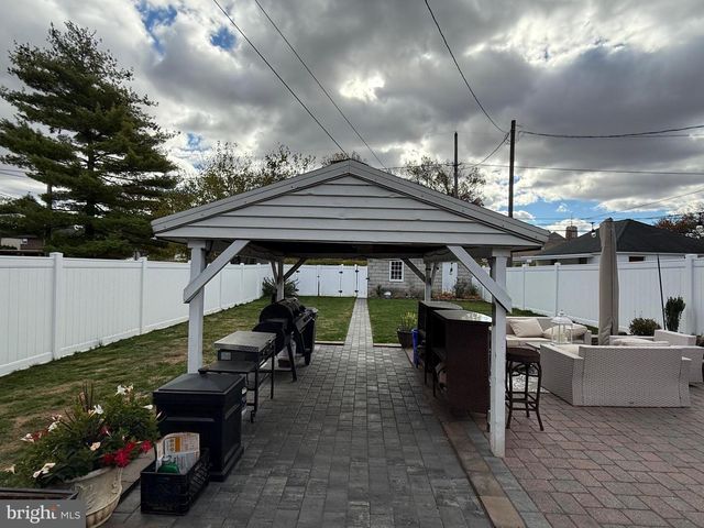 310 W CARACAS AVE, Hershey, PA 17033