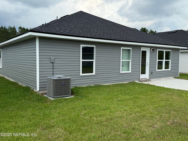 8339 HELMSLEY Boulevard, Jacksonville, FL 32219