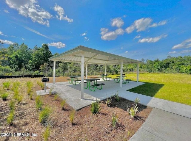 8339 HELMSLEY Boulevard, Jacksonville, FL 32219