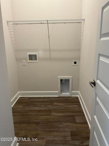 8339 HELMSLEY Boulevard, Jacksonville, FL 32219