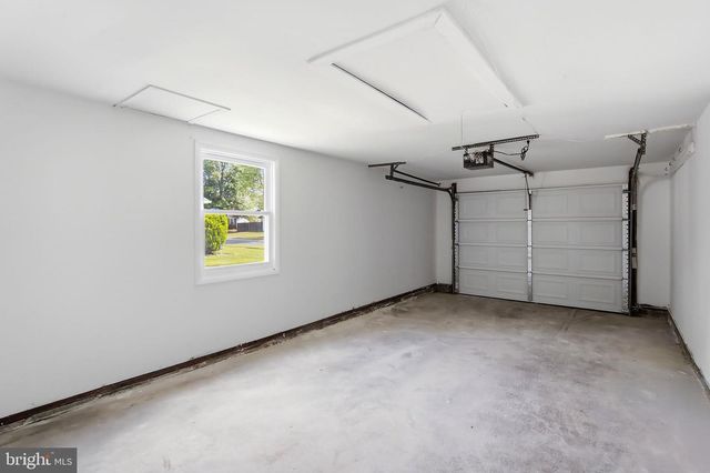 21 GLENVIEW LN, Willingboro, NJ 08046