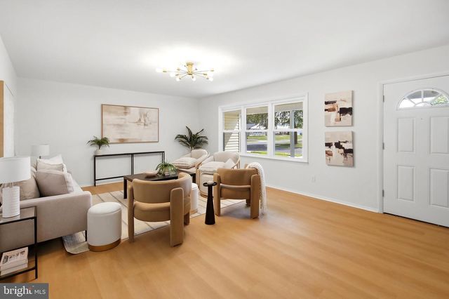 21 GLENVIEW LN, Willingboro, NJ 08046