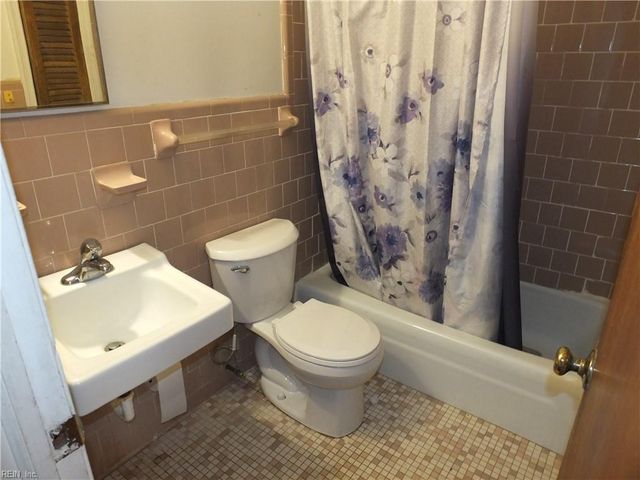 228 Colony RD, Newport News, VA 23602