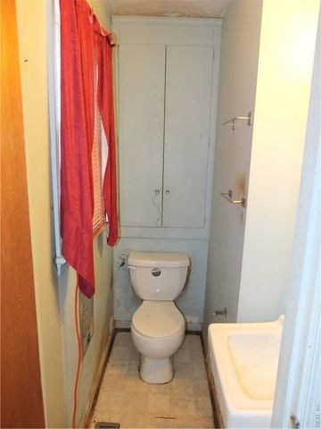 228 Colony RD, Newport News, VA 23602