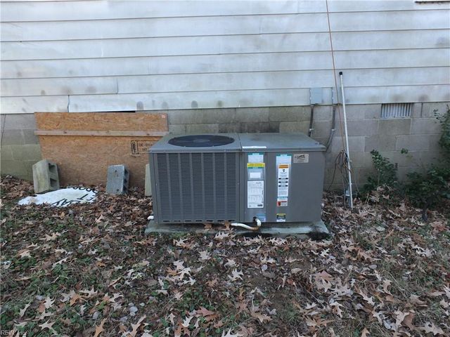 228 Colony RD, Newport News, VA 23602