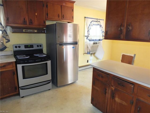 228 Colony RD, Newport News, VA 23602