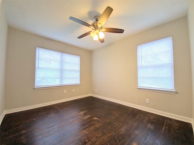 505 13th Street N, Texas City, TX 77590