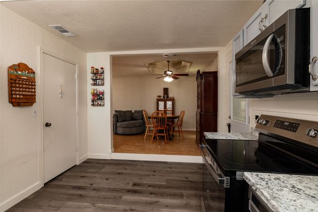 812 Denton Drive, Euless, TX 76039