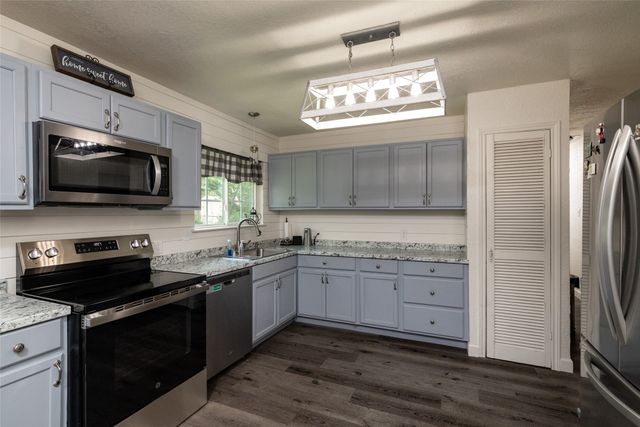 812 Denton Drive, Euless, TX 76039