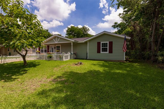 812 Denton Drive, Euless, TX 76039